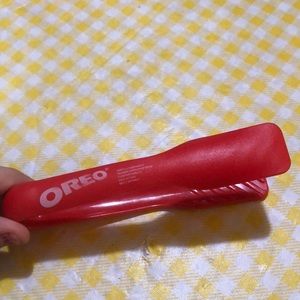 Oreo dipper to dip Oreos in milk with no mess